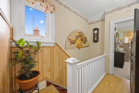 Photo 7 at 13 Homeview Avenue, Smythe, Toronto
