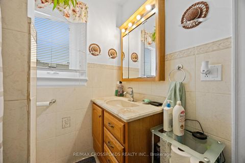 Photo 34 at 13 Homeview Avenue, Smythe, Toronto