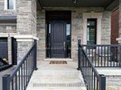Photo 2 at 17 Kinburn Crescent, Vellore Village, Vaughan
