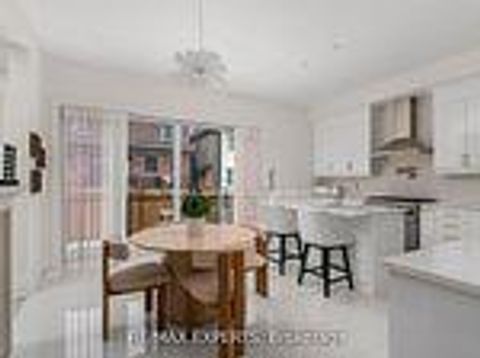 Photo 13 at 17 Kinburn Crescent, Vellore Village, Vaughan