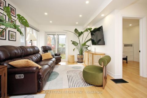 Photo 2 at 10 Esmond Crescent, Old Rexdale, Toronto