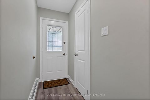 Photo 4 at 158 Woody Vine Way, Bayview Village, Toronto