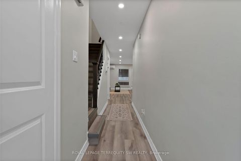 Photo 5 at 158 Woody Vine Way, Bayview Village, Toronto