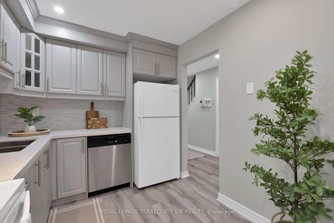 Photo 13 at 158 Woody Vine Way, Bayview Village, Toronto