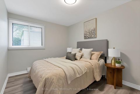 Photo 21 at 158 Woody Vine Way, Bayview Village, Toronto