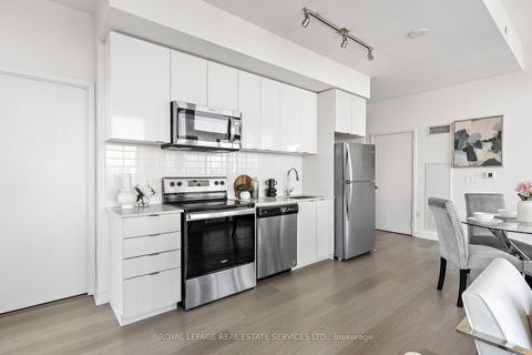 Photo 16 at 820 - 859 The Queensway, Queensway, Toronto