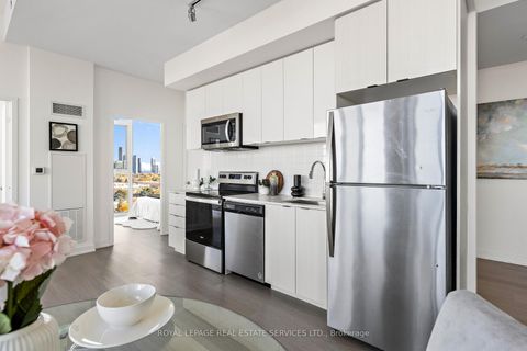 Photo 17 at 820 - 859 The Queensway, Queensway, Toronto