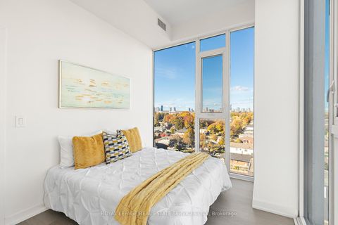 Photo 26 at 820 - 859 The Queensway, Queensway, Toronto