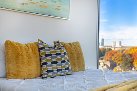 Photo 27 at 820 - 859 The Queensway, Queensway, Toronto