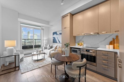 Photo 8 at 1215 - 38 Honeycrisp Crescent, Vaughan Corporate Centre, Vaughan