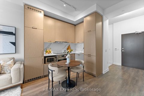 Photo 9 at 1215 - 38 Honeycrisp Crescent, Vaughan Corporate Centre, Vaughan