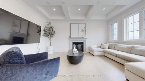 Photo 10 at 104 Greville Street, Vellore Village, Vaughan