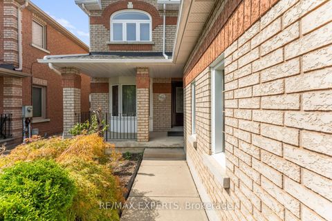 Photo 5 at 157 Cherokee Drive, Maple, Vaughan
