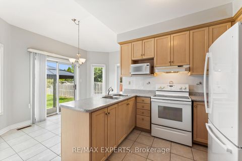 Photo 11 at 157 Cherokee Drive, Maple, Vaughan