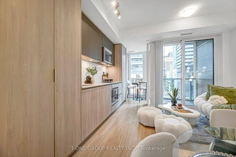 Photo 11 at 808 - 8 WIDMER Street, Waterfront Communities C1, Toronto