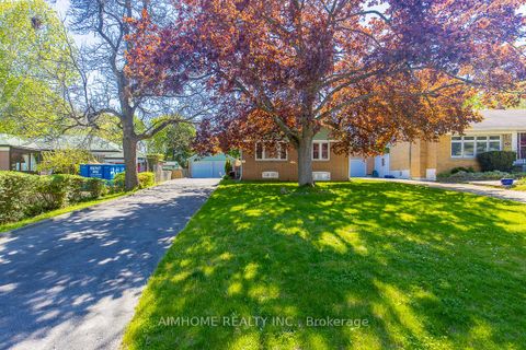 Photo 2 at 12 Canham Crescent, Malvern West, Toronto