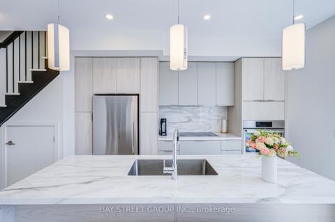 Photo 5 at 27 Sonic Way, Flemingdon Park, Toronto