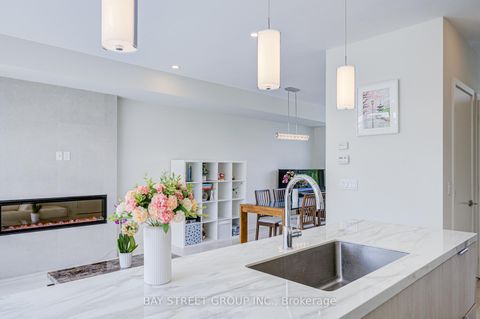 Photo 7 at 27 Sonic Way, Flemingdon Park, Toronto