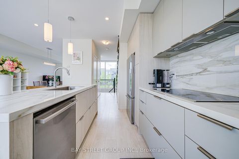 Photo 13 at 27 Sonic Way, Flemingdon Park, Toronto