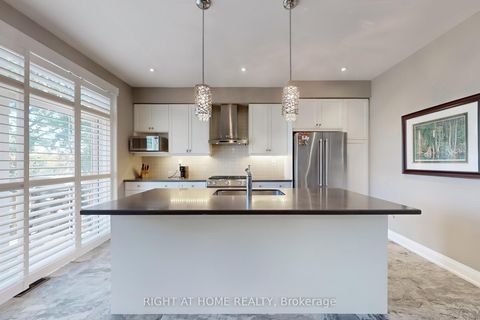 Photo 7 at 2003 DEERVIEW Common, BC Bronte Creek, Oakville