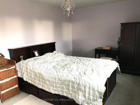 Photo 9 at 38 Henderson Drive, Aurora Highlands, Aurora