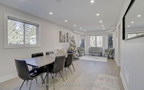 Photo 5 at 220 Olde Bayview Avenue, Oak Ridges Lake Wilcox, Richmond Hill