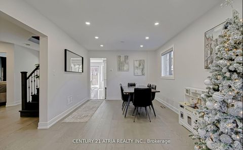 Photo 6 at 220 Olde Bayview Avenue, Oak Ridges Lake Wilcox, Richmond Hill