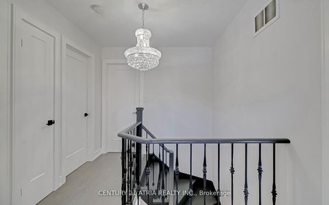 Photo 10 at 220 Olde Bayview Avenue, Oak Ridges Lake Wilcox, Richmond Hill