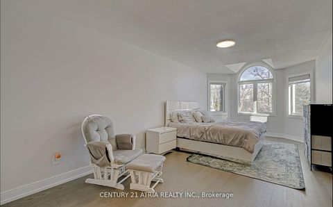 Photo 11 at 220 Olde Bayview Avenue, Oak Ridges Lake Wilcox, Richmond Hill