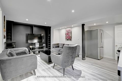 Photo 18 at 220 Olde Bayview Avenue, Oak Ridges Lake Wilcox, Richmond Hill