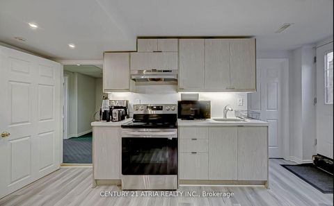 Photo 19 at 220 Olde Bayview Avenue, Oak Ridges Lake Wilcox, Richmond Hill