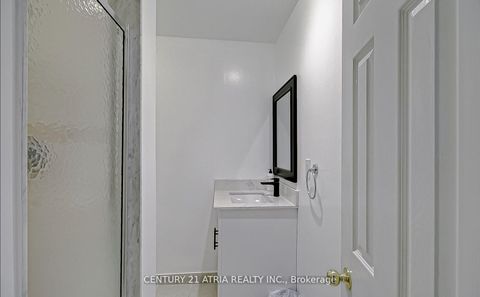 Photo 20 at 220 Olde Bayview Avenue, Oak Ridges Lake Wilcox, Richmond Hill