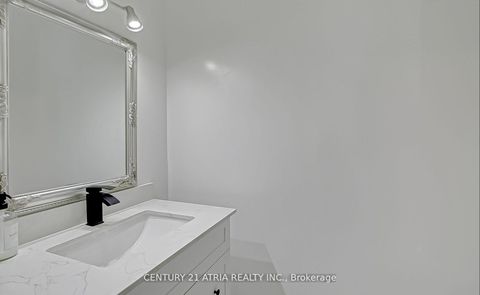 Photo 21 at 220 Olde Bayview Avenue, Oak Ridges Lake Wilcox, Richmond Hill