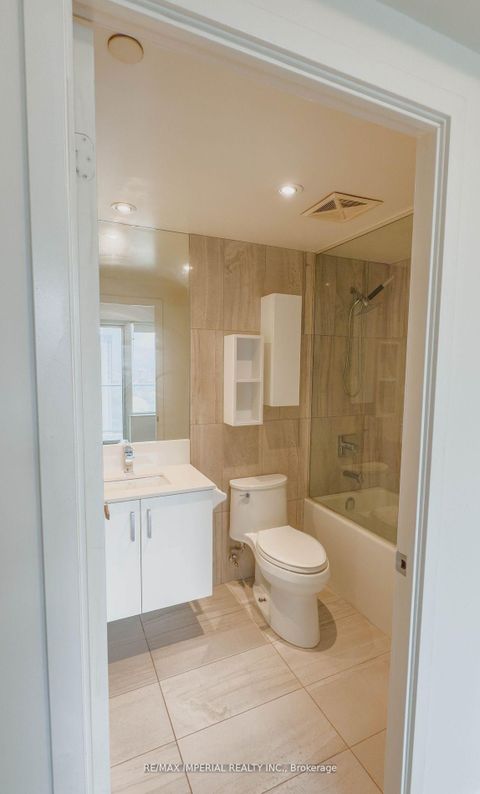 Photo 10 at 2203 Nt - 99 Broadway Avenue, Mount Pleasant West, Toronto