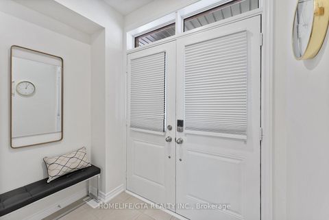 Photo 2 at 7 Holyrood Crescent, Kleinburg, Vaughan