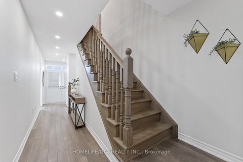 Photo 3 at 7 Holyrood Crescent, Kleinburg, Vaughan