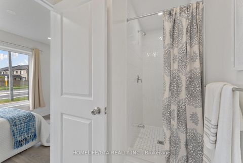 Photo 8 at 7 Holyrood Crescent, Kleinburg, Vaughan