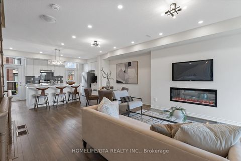 Photo 11 at 7 Holyrood Crescent, Kleinburg, Vaughan