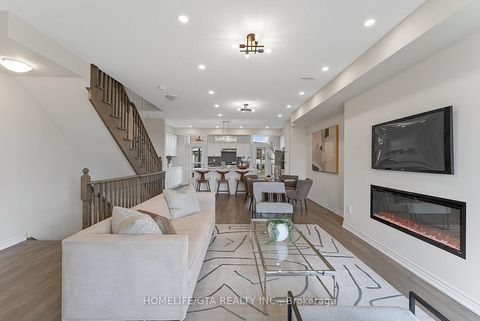 Photo 13 at 7 Holyrood Crescent, Kleinburg, Vaughan