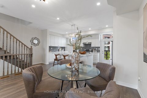 Photo 19 at 7 Holyrood Crescent, Kleinburg, Vaughan