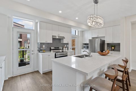 Photo 21 at 7 Holyrood Crescent, Kleinburg, Vaughan