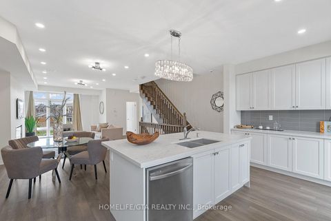 Photo 24 at 7 Holyrood Crescent, Kleinburg, Vaughan