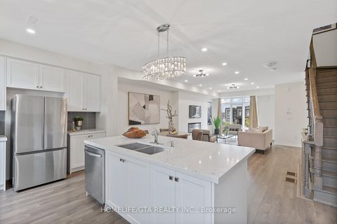 Photo 25 at 7 Holyrood Crescent, Kleinburg, Vaughan