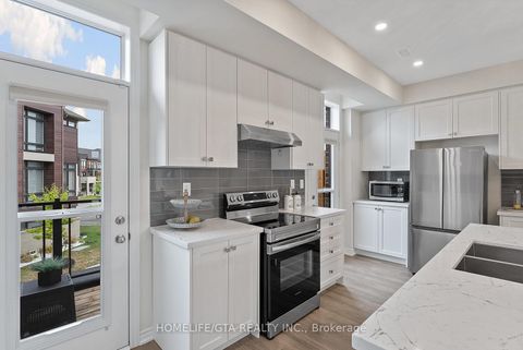 Photo 27 at 7 Holyrood Crescent, Kleinburg, Vaughan