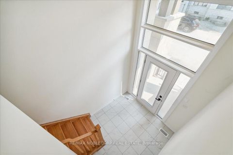 Photo 3 at 16 Tay Lane, Rural Richmond Hill, Richmond Hill