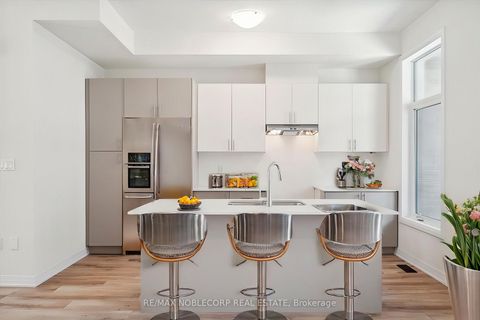 Photo 7 at 16 Tay Lane, Rural Richmond Hill, Richmond Hill