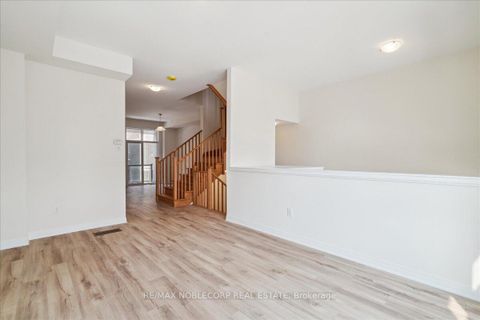 Photo 9 at 16 Tay Lane, Rural Richmond Hill, Richmond Hill