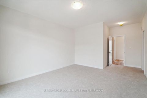 Photo 14 at 16 Tay Lane, Rural Richmond Hill, Richmond Hill