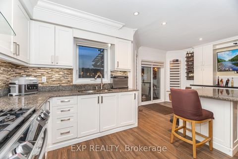 Photo 15 at 118 Solway Avenue, Maple, Vaughan