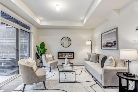 Photo 18 at 117 TENNANT Circle, Vellore Village, Vaughan